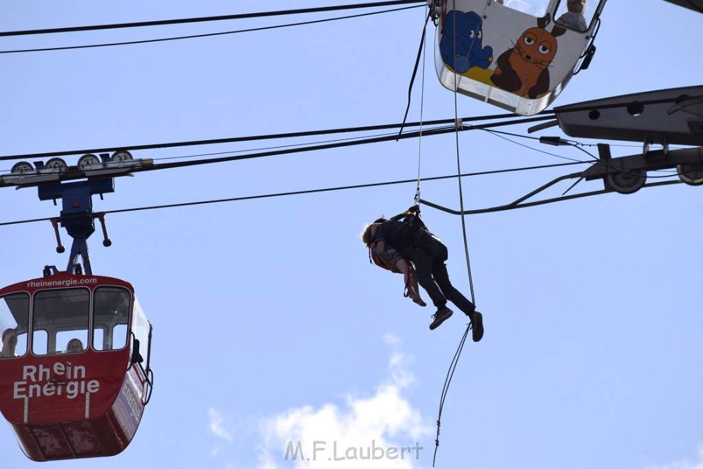 Koelner Seilbahn Gondel blieb haengen Koeln Linksrheinisch P142.JPG - Miklos Laubert